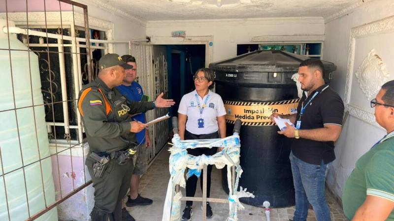 Captaban agua de forma ilegal, sin protocolos de higiene y la vendían en Santa Marta; Dadsa y Policía los selló