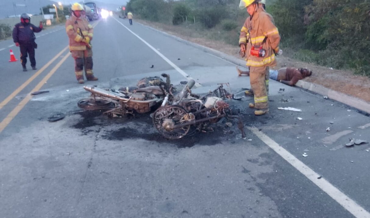 Choque de motocicletas en la Ruta del Sol deja dos muertos; uno de los cuerpos quedó calcinado tras explosión