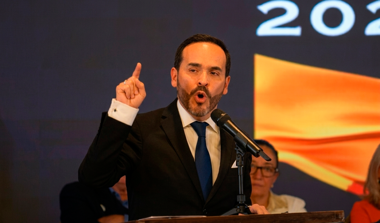 Abelardo de la Espriella envía duro mensaje a los grupos armados durante la entrega de su credencial presidencial